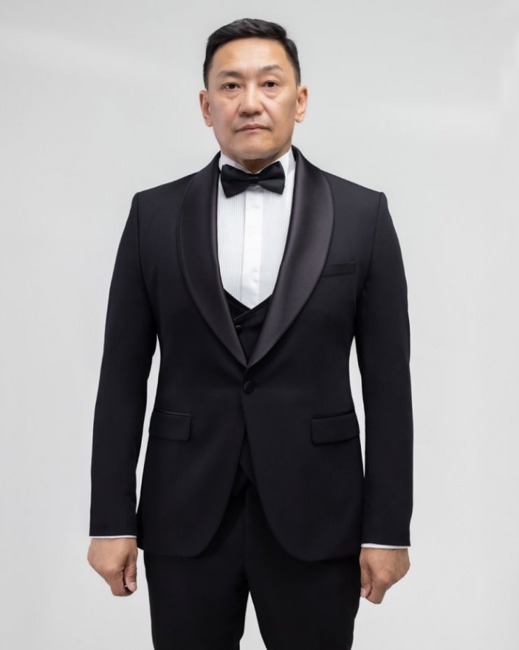 Элегантный мужской смокинг тройка