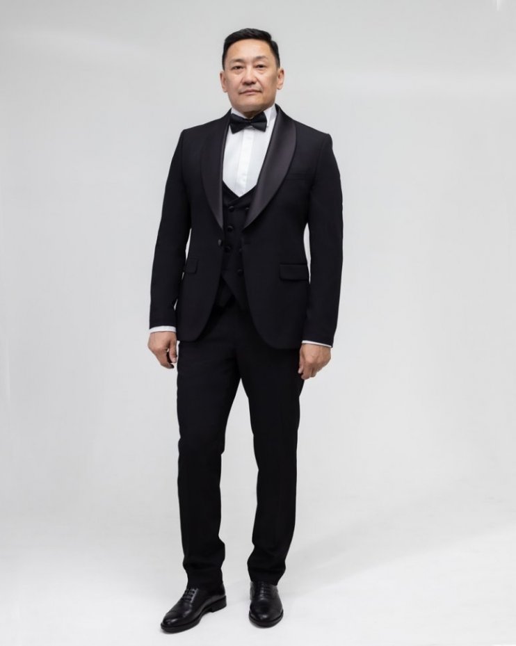 Элегантный мужской смокинг тройка